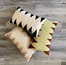 Load image into Gallery viewer, Domino