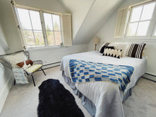 Load image into Gallery viewer, Domino